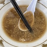 ラーメン もっけだの - 『ラーメンニンニク野菜マシマシ』のスープ