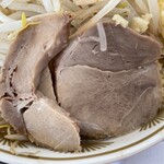 ラーメン もっけだの - 『ラーメンニンニク野菜マシマシ』の豚