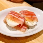 大塚のれん街 ニクビストロ ENZO BYO - 生ベーコンエッグ(¥462)