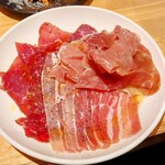 大塚のれん街 ニクビストロ ENZO BYO - 生ハム3種盛り合わせ(¥1,529)