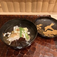 日本料理 かしづき - 白甘鯛のお椀、枝豆葛寄せ、木耳