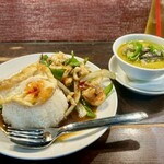 青山ガパオ食堂 - 