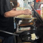 新ちゃん - ぎょうざ焼きます
