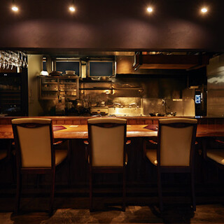 ゆったり過ごせる大人な雰囲気のカウンター中華で上質なひと時を