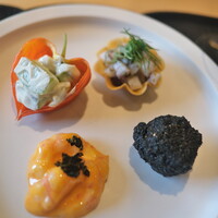 ひがしやま 司 - 八寸→イカ墨を衣にして小芋揚げ、他。