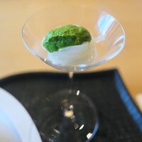 ひがしやま 司 - 八寸→ケンサキイカにクレソンのペーストのせ。すべての八寸は3人の共同作業で。