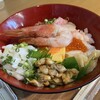 まるまる 丼丸 - 大漁旗　追加で浅利とエンガワ