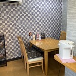 まるまる 丼丸 - イートインスペース