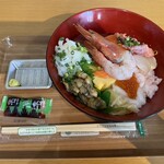 まるまる 丼丸 - 大漁丼