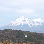 道の駅 富士川楽座 - 食事の後は富士川SAの奥にある道の駅 富士川楽座の横の広場へ=3=3=3
綺麗な富士山が見えます☆彡