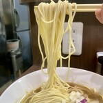 ヌードル＆スパイスカレー 今日の1番 - そのスープが天下一品【東久留米/三河屋製麺】の特注細麺に絡んで合う合う！
