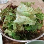 サムギョプサルと韓国料理 TUTUMU38 - 山盛りサラダ