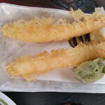 千利庵 - 料理写真:天ざるは大きなエビの天ぷらが2尾！