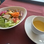 ビヨンド - ランチのサラダとスープ