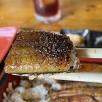 おお田や - うな重、山椒かけて