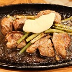 居酒屋 さか盛 - サイコロステーキ