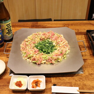 和牛のカルビ・ロース・鹿児島県産黒豚から選べる炊き肉コース