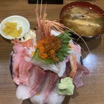 海鮮･寿司処 大漁 - デカ盛り海鮮丼 小 1,500円