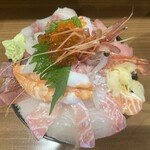 海鮮･寿司処 大漁 - デカ盛り海鮮丼 小 1,500円