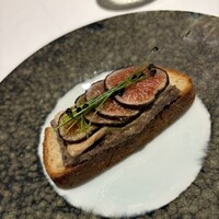 ラ ペ - パン　牛肉　フォアグラ　無花果　このパンはシカタラムカナのもの。