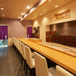 【個室完備】最大28名様で貸切可。接待やご旅行でのお食事にも
