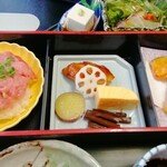 鮨・割烹 清瀧 - ミニネギトロ丼、焼き魚など、天ぷら…ししとう、かぼちゃ、茄子、海老。