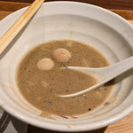 NIBOSHI MANIA - アイスキンアジニボプレッソ、底に残ったスープ