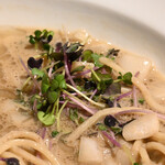 NIBOSHI MANIA - アイスキンアジニボプレッソにのっているカイワレ