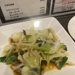 釘本食堂 - 野菜炒めも付いてきます