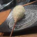 串揚げ大ひら  - エンドウ豆のコロッケ