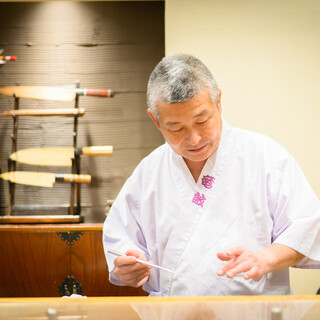 すすきので25年。ベテラン大将との会話も楽しめる老舗寿司店