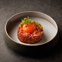 黒毛和牛のユッケ（タレ or 塩）