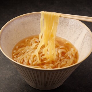 冷麺やガーリックライスなど、〆にぴったりな逸品にも注目