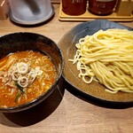 つけ麺屋 やすべえ 田町店 - 辛味みそつけ麺(大盛)