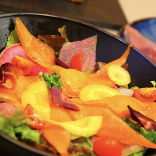 目でも舌でも楽しめる料理の数々！お得なセットメニューも◎