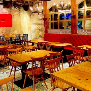 団体様の貸切利用も大歓迎。ステージやマイクなど設備も充実◎