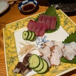 ぼんぼん亭 - お刺身はカツオとタコ