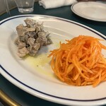 Cusine Passe Partout - 左：和牛タルタル　右：キャロットラペ