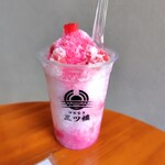 伊勢製菓 三ツ橋 - ミルクかき氷(いちご)