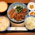 炭焼牛たん 赤兵衛分店 - 赤兵衛定食 大＋とろろ