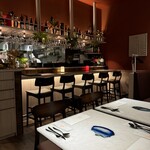 AHILYA INDIAN RESTAURANT - カウンターバーもある｡