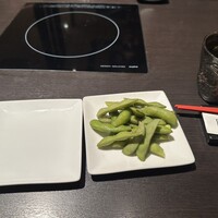 博多もつ鍋 やま中 赤坂店 - お通し　枝豆