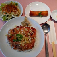 シェフス - 海南丼＆エビの春巻き（1本）①