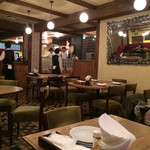 CAFE RIGOLETTO - 店内は広々