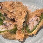 あじふらい てしお - 万願寺とうがらしとあじつみれの挟み揚げ