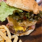 バーガーベア ダイナー - 挟んだらボリューミーな感じです♪