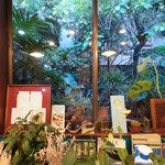 いちょうの木 - 店内のテーブル席の風景です