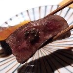 日本焼肉はせ川 別亭 - 兵庫　川岸畜産　三十五ヶ月肥育　グランロイン　神戸牛サーロイン　紀州備長炭焼霜仕上げ　実山椒醤油漬け　唐墨