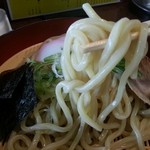 麺どころ 加賀獅子 - しっかりとした太麺