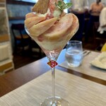 ビストロスリール - 桃のパフェ